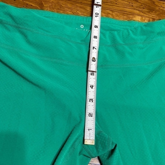 𝅺athleta M Workout Crop Leggings Green. - Picture 3 of 10
